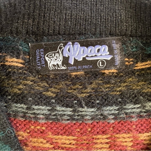 100% Alpaca sweater from Peru with colorful striped Alpaca design - Picture 3 of 3